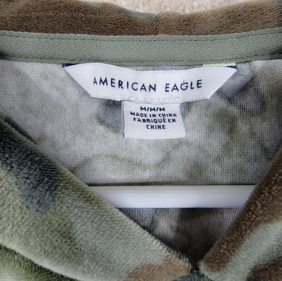 Old Navy Women's Velour Camo Hoodie Size Medium - Picture 2 of 5